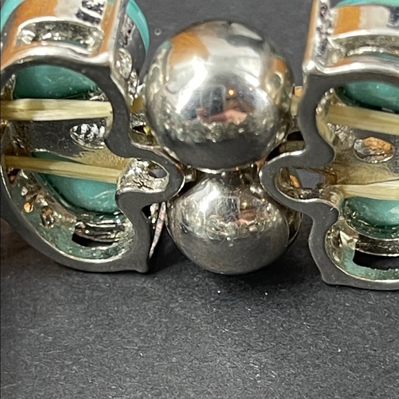 1.17.26-32 Turquoise Cabochons & Silvertone Beads with Glass Stretchy 🦋 Bracelet - Picture 5 of 5